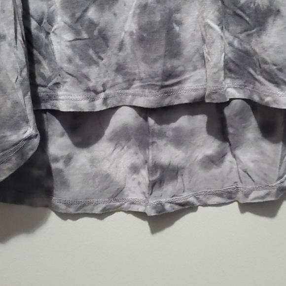 5/$10 Cable & Gauge Size Small Gray Tie Dye Tank - Picture 3 of 6